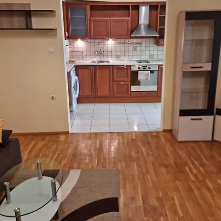 Apartman Two Close To Center,